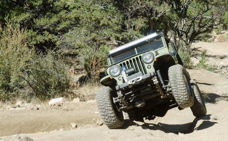 Illustration for article titled There's Nothing Cooler Than Flat-Fender Jeeps Offroading